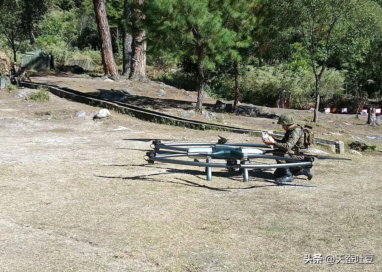 【藏南军情】
近期，印度占领军在“藏南”地区举行军事演习活动，期间展示了多款其装