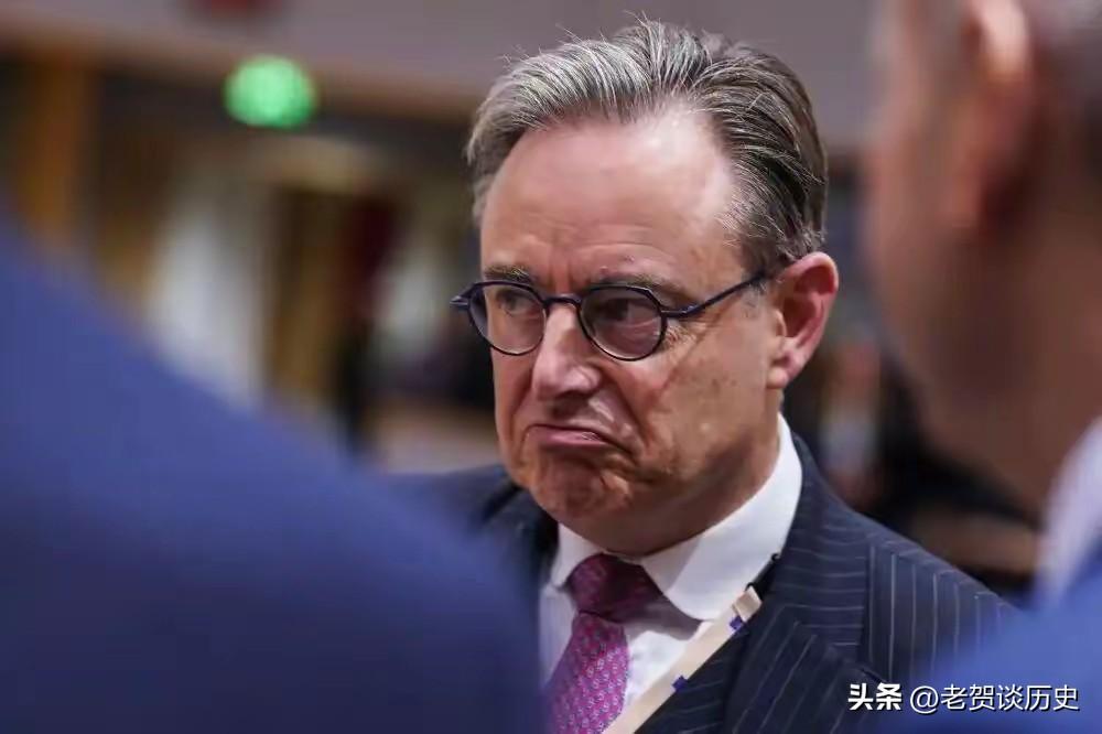 北约峰会上，比利时首相德韦弗说了句大实话：我不敢在会上刺激特朗普。为什么？因为就