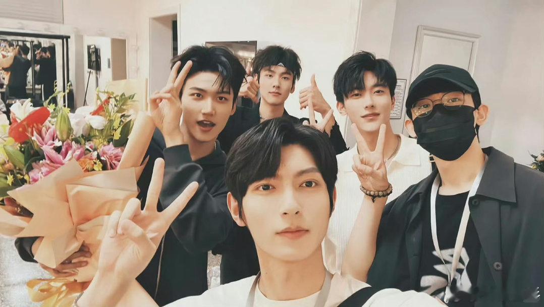 周柯宇哥哥从短剧转战芒果综艺合伙人 从短剧到芒果综艺，周昊杉无缝切换，这就是天生