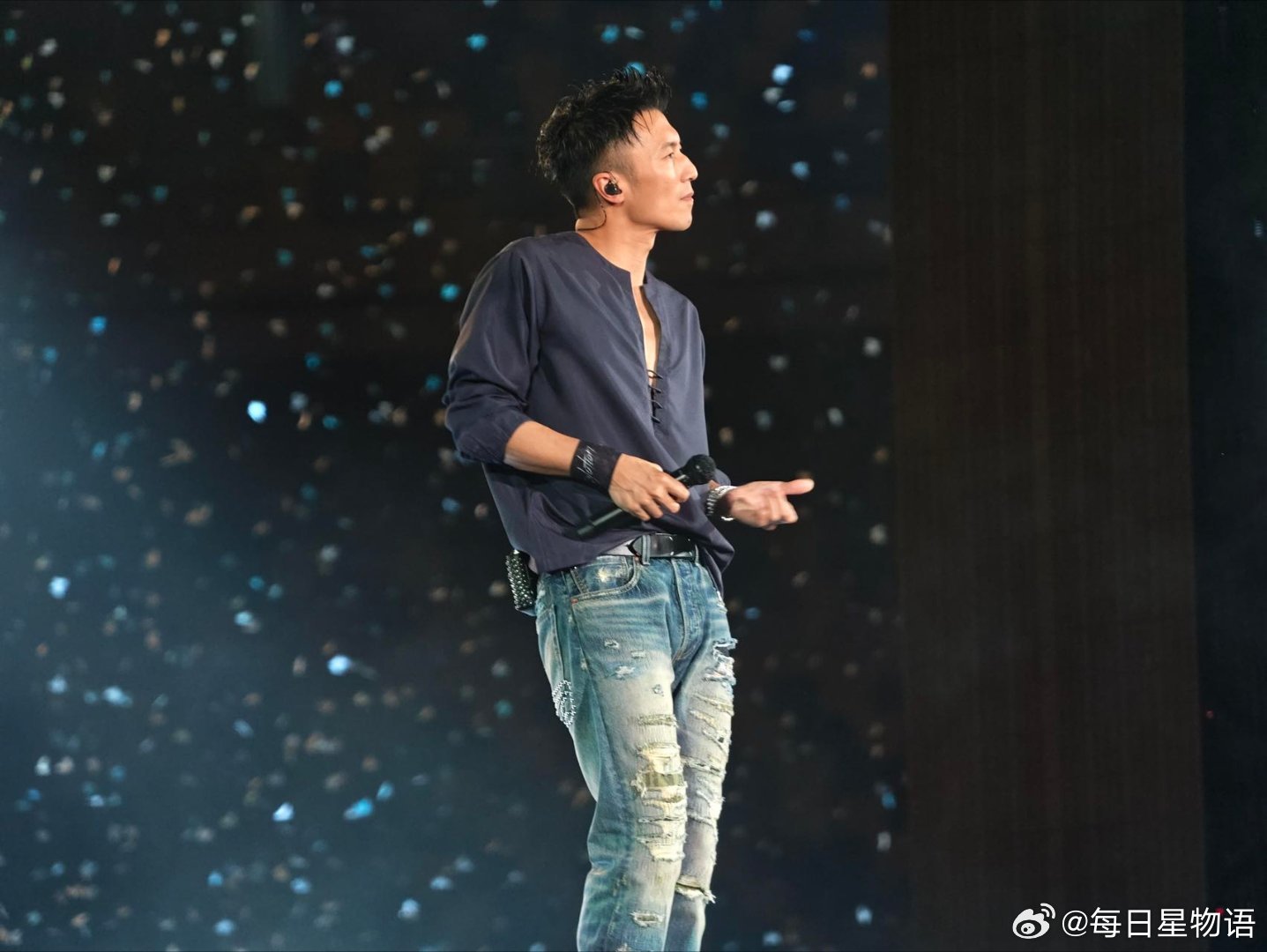 谢霆锋你麦霸吗 谢霆锋整场演唱会没有伴舞没有嘉宾，全程不换妆从头唱到尾，独自掌控