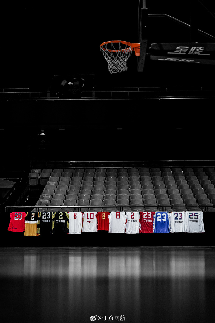 丁彦雨航退役 更新微博：再见容易再见难，丁彦雨航，退役 