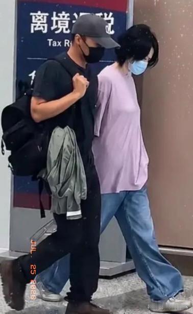 谢霆锋为什么会这么紧紧地抓住王菲不放？

并不是他年少时喜欢的那种“执着”，谢贤