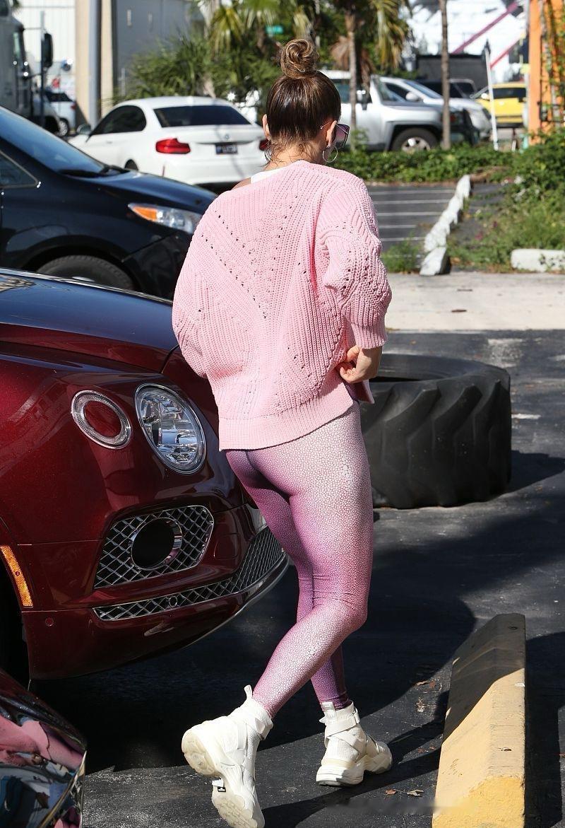 这个年纪终于懂了，容器是沉默的温柔，沉淀苦涩，摇晃欢愉，为所爱撑起安稳。