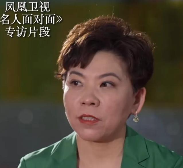 1997年，邓亚萍退役后去清华大学读书，第一堂课，老师问她，你的英语如何？邓亚萍