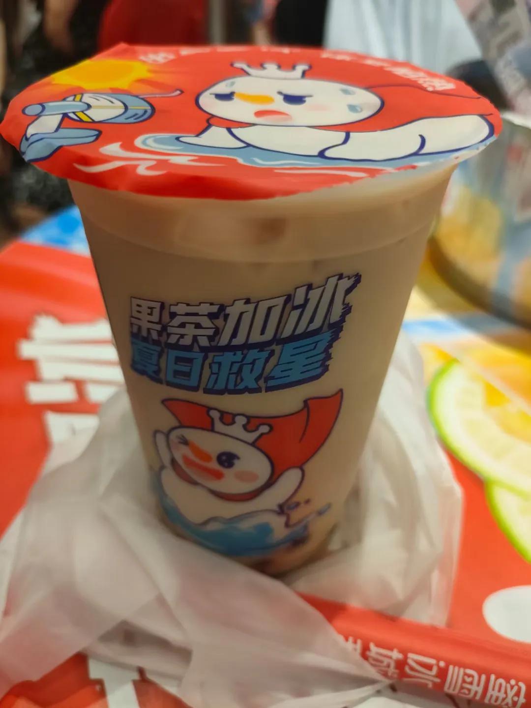 #秋日美食记录#秋天的第一杯奶茶，安排上了。
奶茶，喝的是心情，你们说对呀？