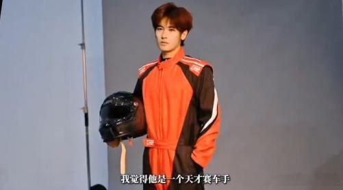 都心疼胡先煦那沈腾呢 刘世豪在电影里哭得那么美丽，胡先煦确实把角色的痛苦演活了，