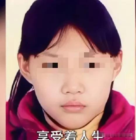大家还记得这个10岁的女恶魔李依锐吗？不仅殴打一岁男童狂扇耳光，丧心病狂的她竟然