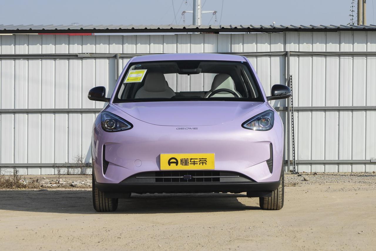 第一眼看到吉利星愿这款车的时候，给我的第一感觉就是乖巧家用小车，圆润可爱不挑人，