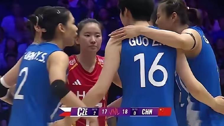 捷克女排3-0，从队员到教练，全部陷入狂欢，中国女排付出年轻的代价。龚翔宇∶7.
