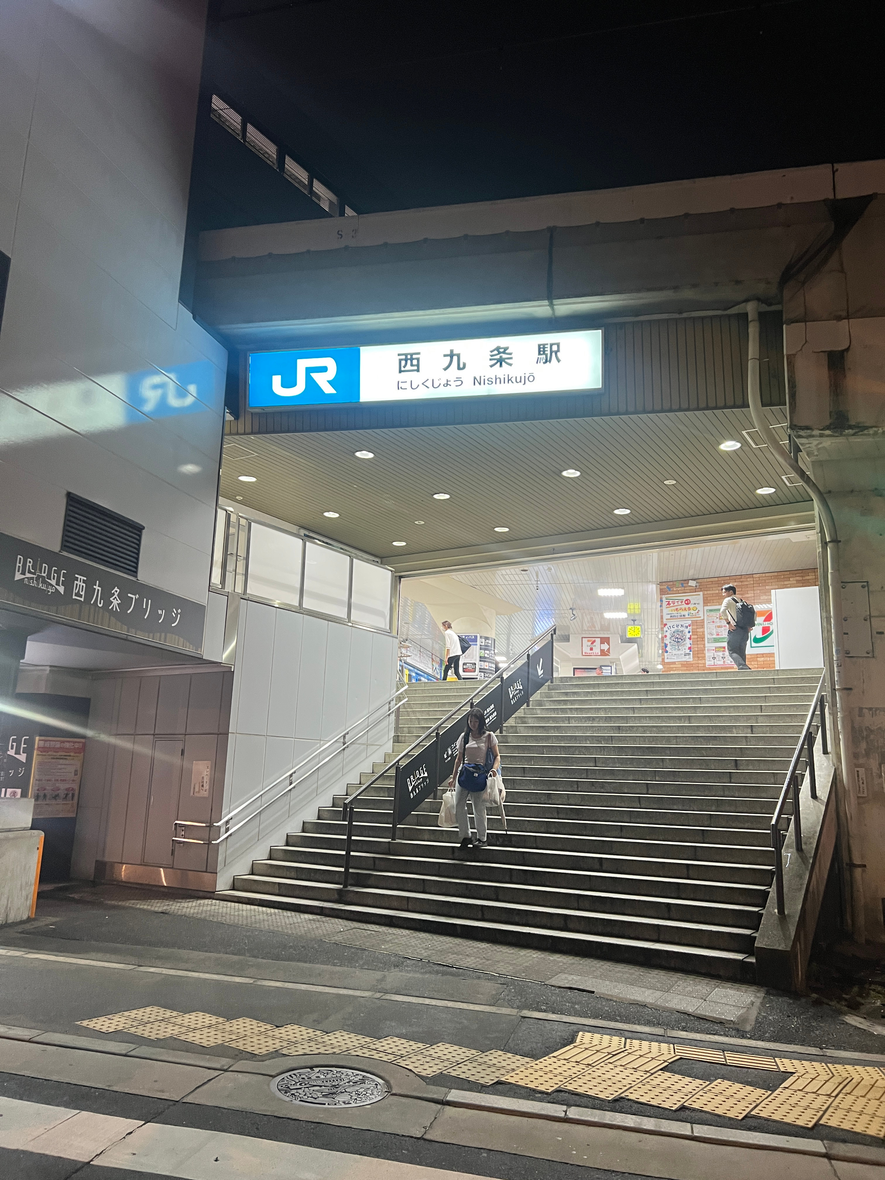 日本地铁口停路边的出租车司机，跟国内一个样，近的地方都不去。 ​​​