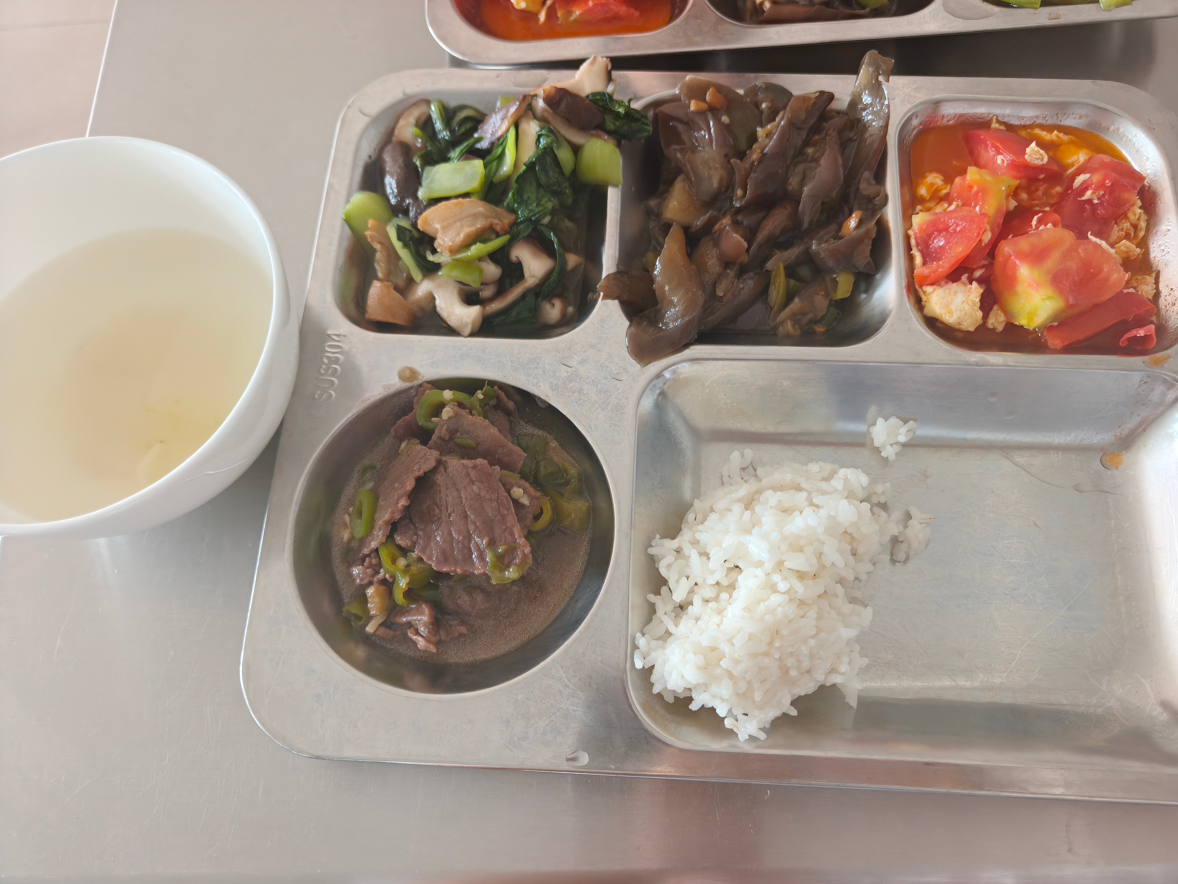 今天有牛肉，很知足一日三餐