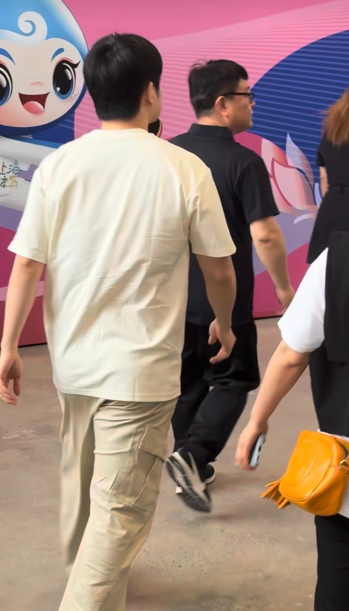 樊振东 出席上海乒乓嘉年华，好乖