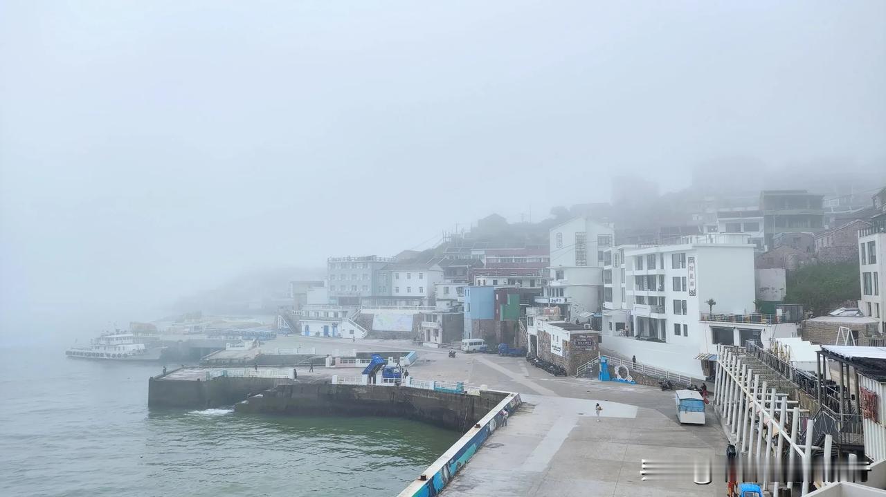 深玩舟山（四）大雾弥漫 滞留东极岛
​晨起大雾弥漫，雾锁东极岛。正在我庆幸昨天老