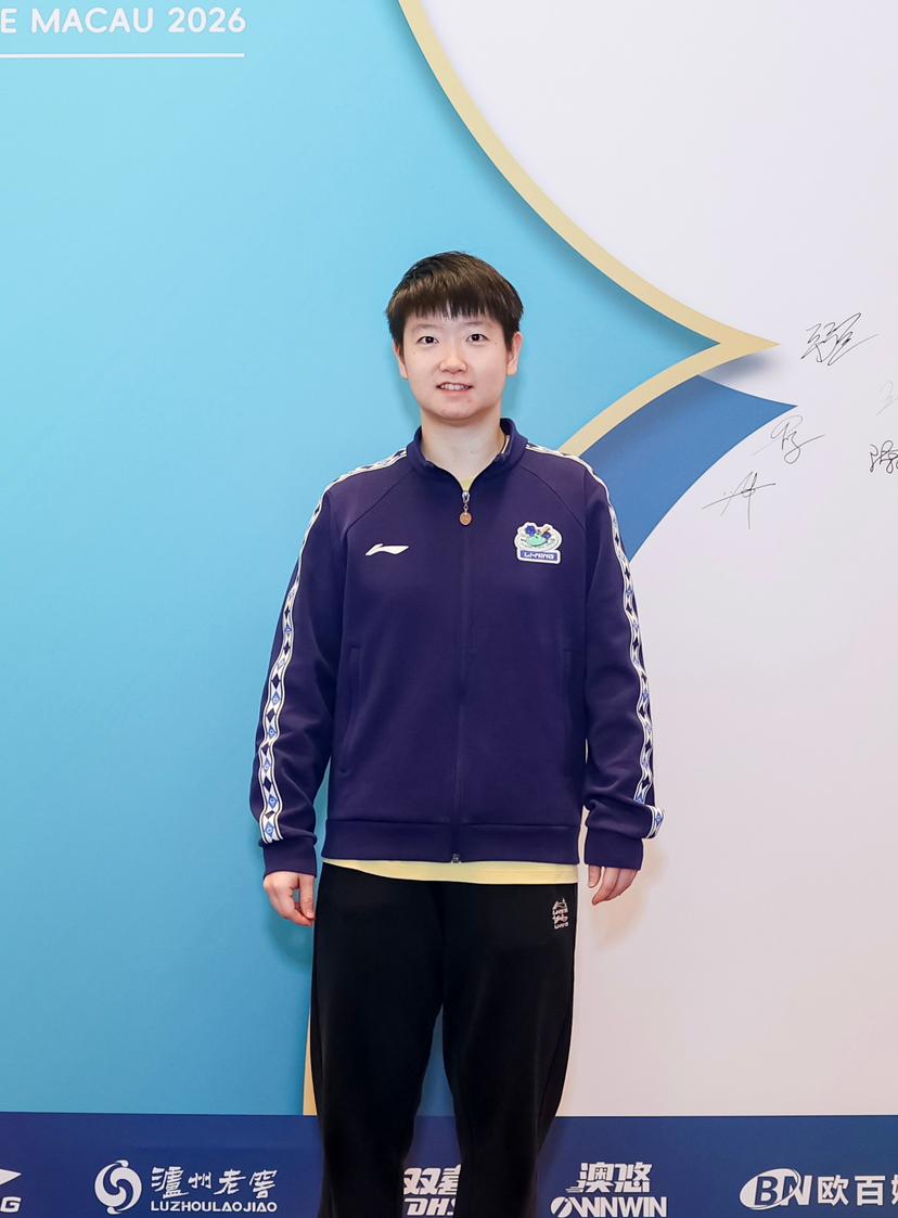 澳门世界杯，国乒欢迎晚宴图片。
五朵金花笑容灿烂，签名写的行云流水。

3月30