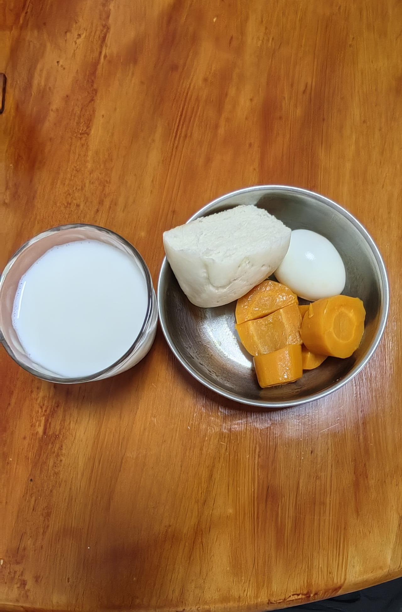 广西——省级别的菜
广西省级别的荤菜扣肉、白切鸡。省级别的素菜红薯叶，北方人当初