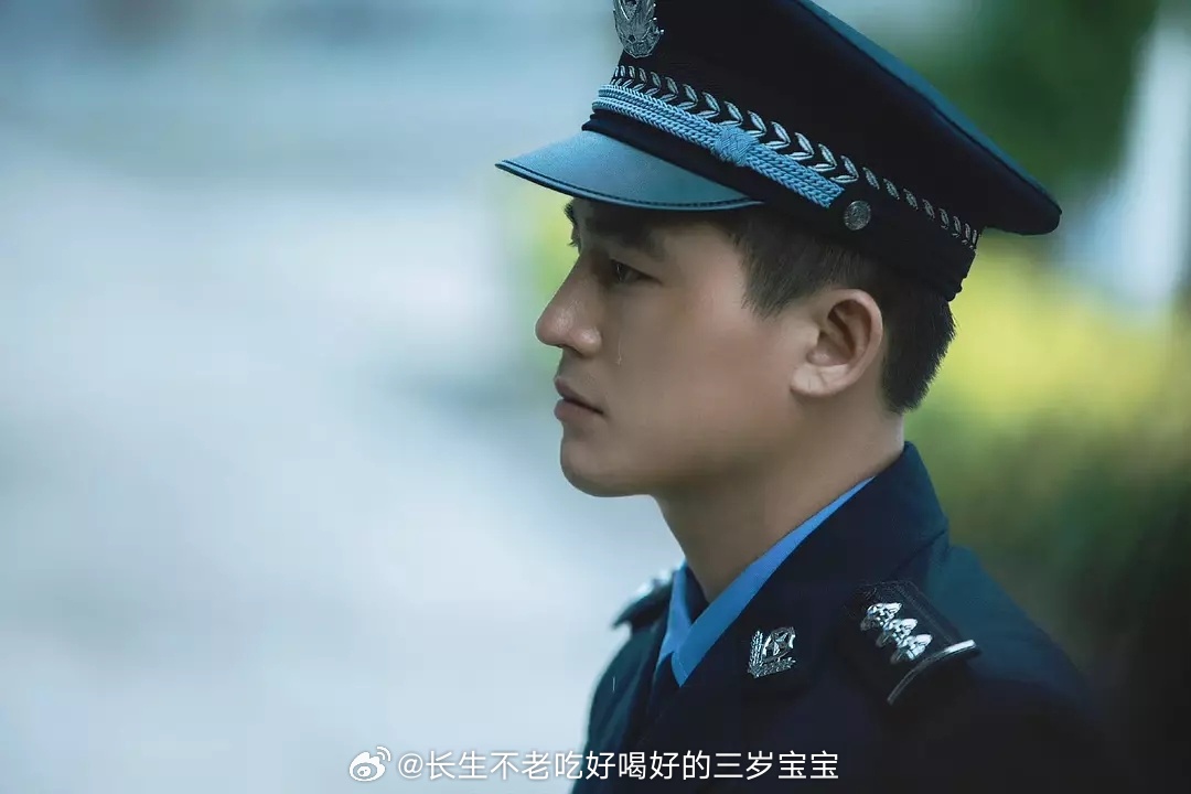 欧豪的《完美的救赎》这部剧简直超出预想，第一集就很刺激，故事情节紧凑，全程高能烧