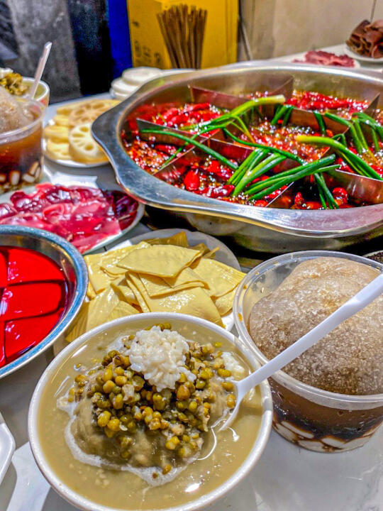 瓜西西火锅 | 一口沦陷的热辣诱惑