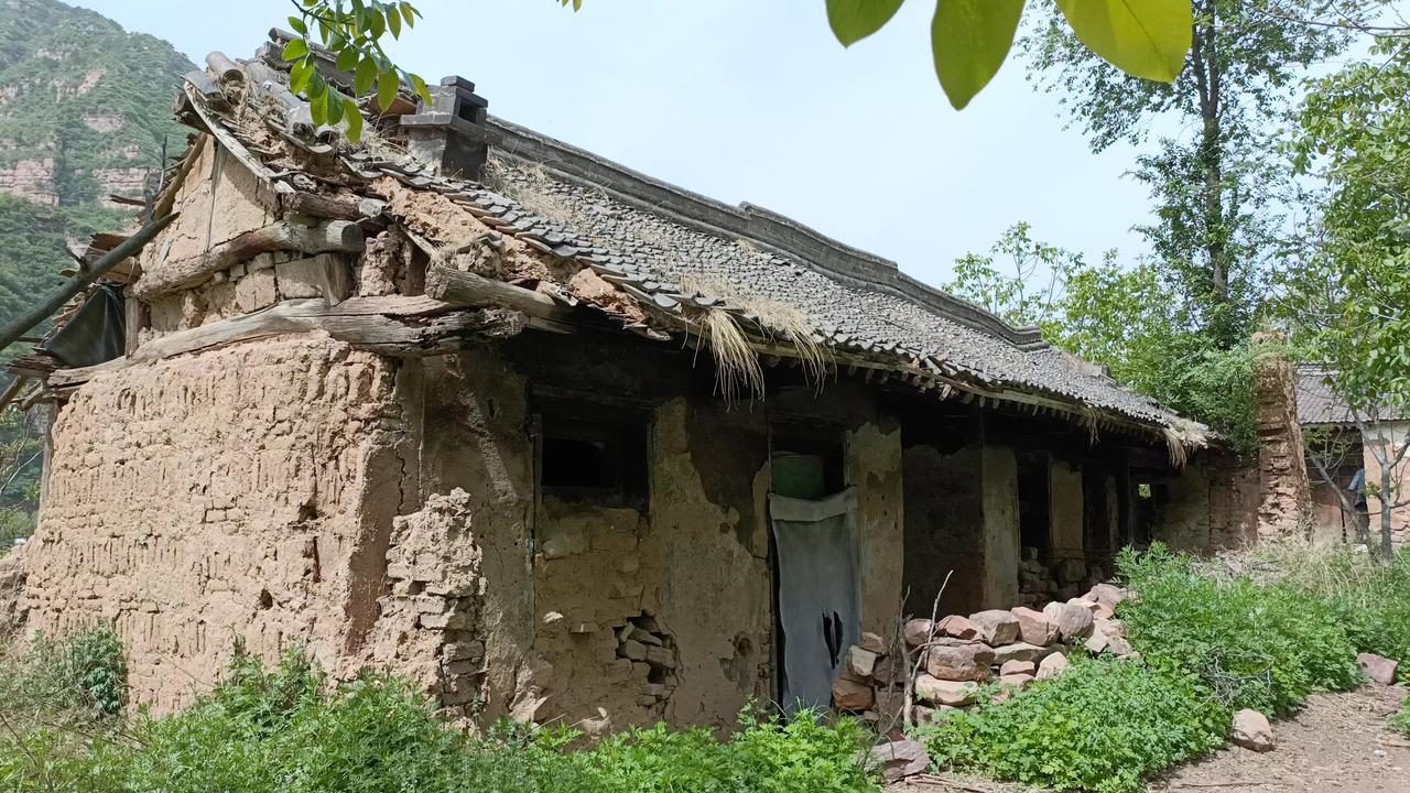 这里是山西黎城县黄崖洞镇的佛崖底古村，位于山西黎城县、左权县与河北涉县两省三县交
