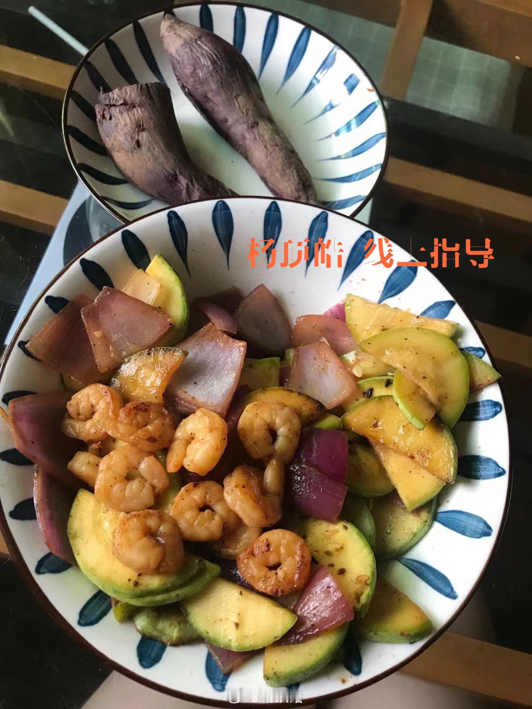 帮学员们调整的饮食搭配。把减脂饮食做到日常化，不抵触不排斥，自然而然的吃，自然而