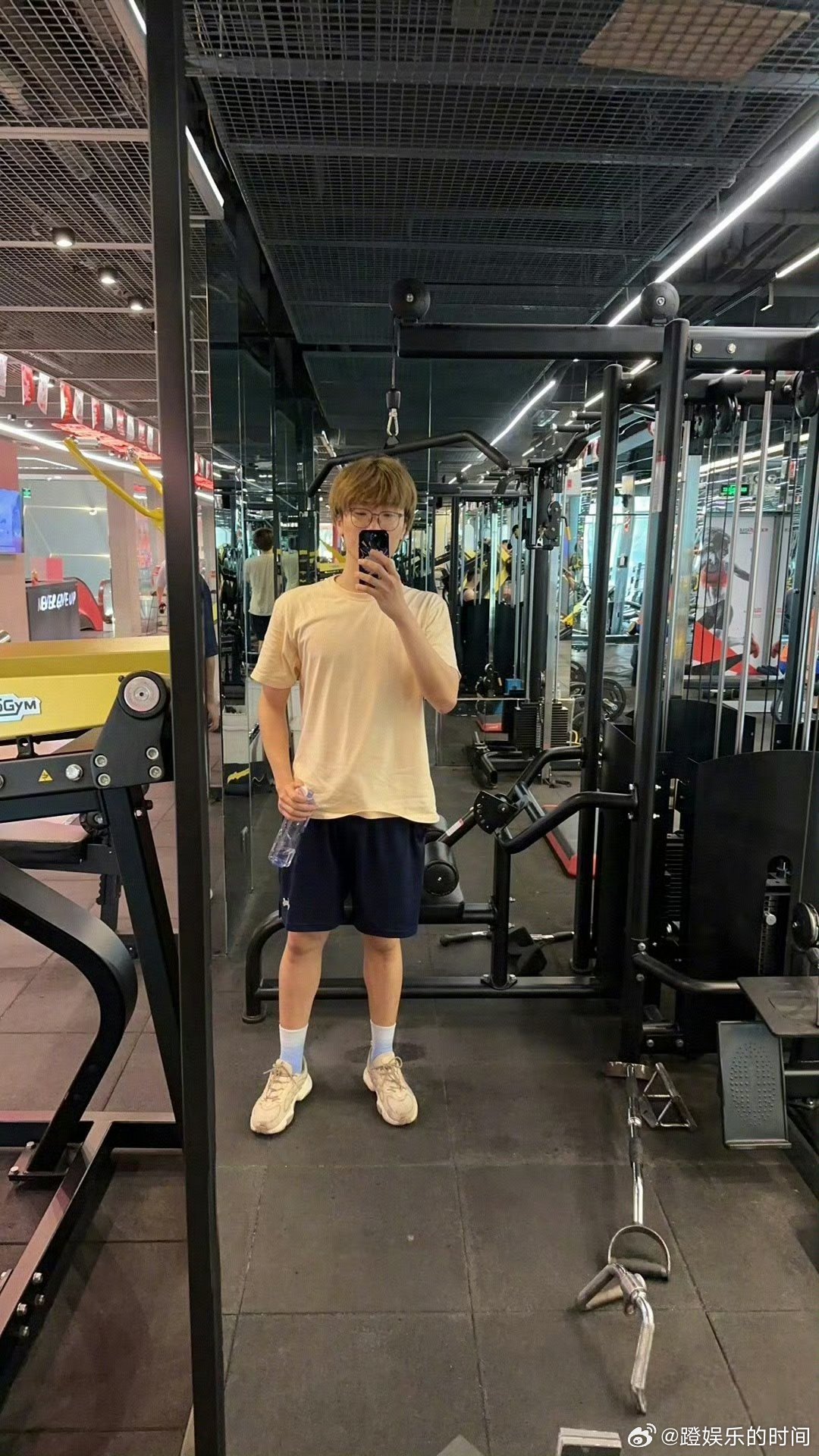 自律霸凌除了职场霸凌还有自律霸凌 从服美役到自律内卷，大家被推着向前走，却忘了问