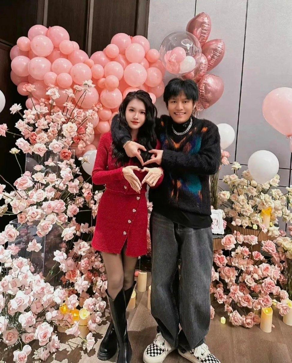 停播一年，

三只羊在海外杀疯了？

真相没那么简单！

去年假月饼风波后，三只