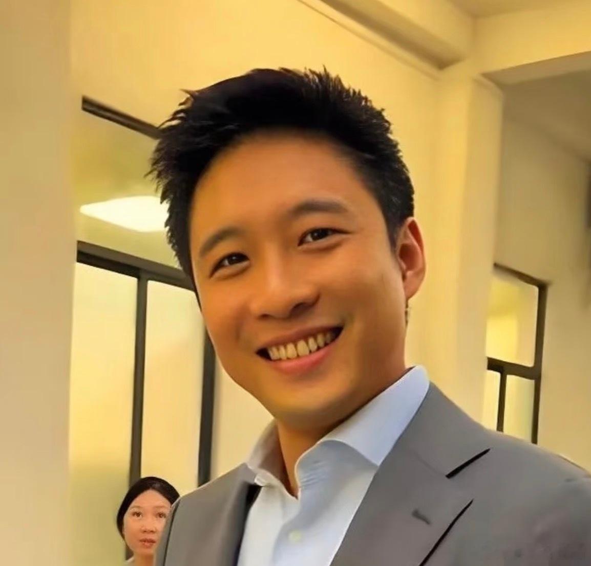 曝霍启山和娜然要结婚了网传霍启山年底将和娜然举办婚礼，但娜然早年外网转发歪曲花木