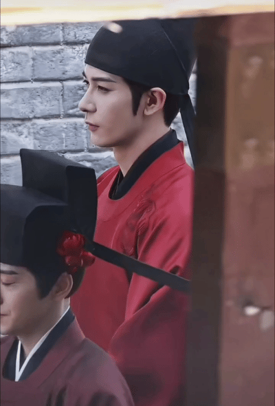 看到豆瓣在讨论陈星旭、王弘毅金枝婚服路透，这不挺好看的吗。 