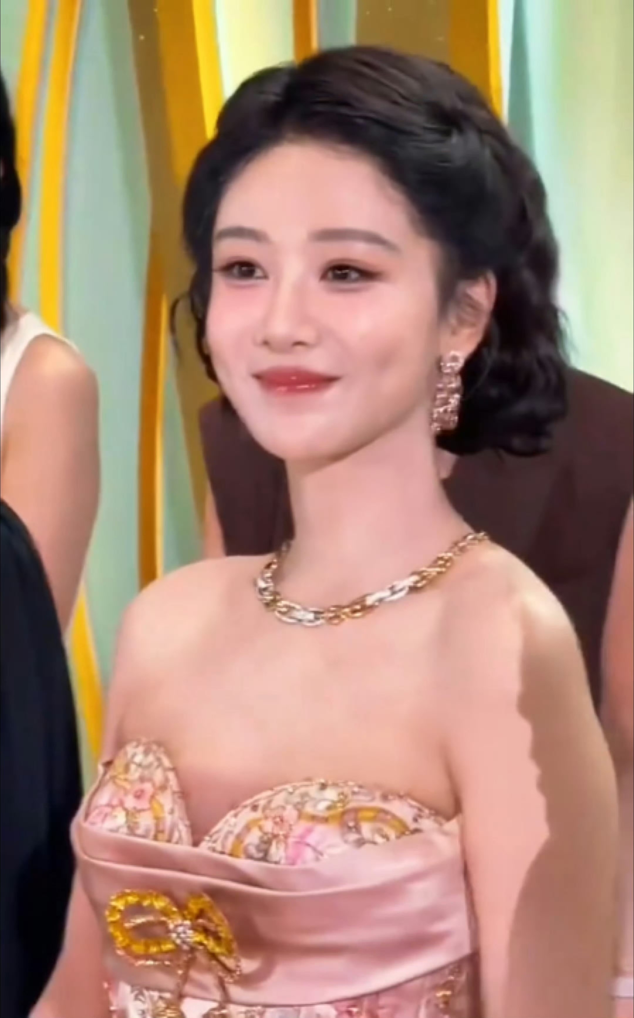 下周到八月底我紫有什么活动？我将密切关注，盼望到场。 