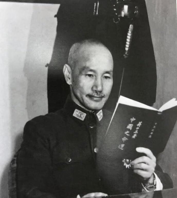 蒋介石衰败的起点，不是某个单一事件，而是一个核心战略的致命失误，以及由此引发的一