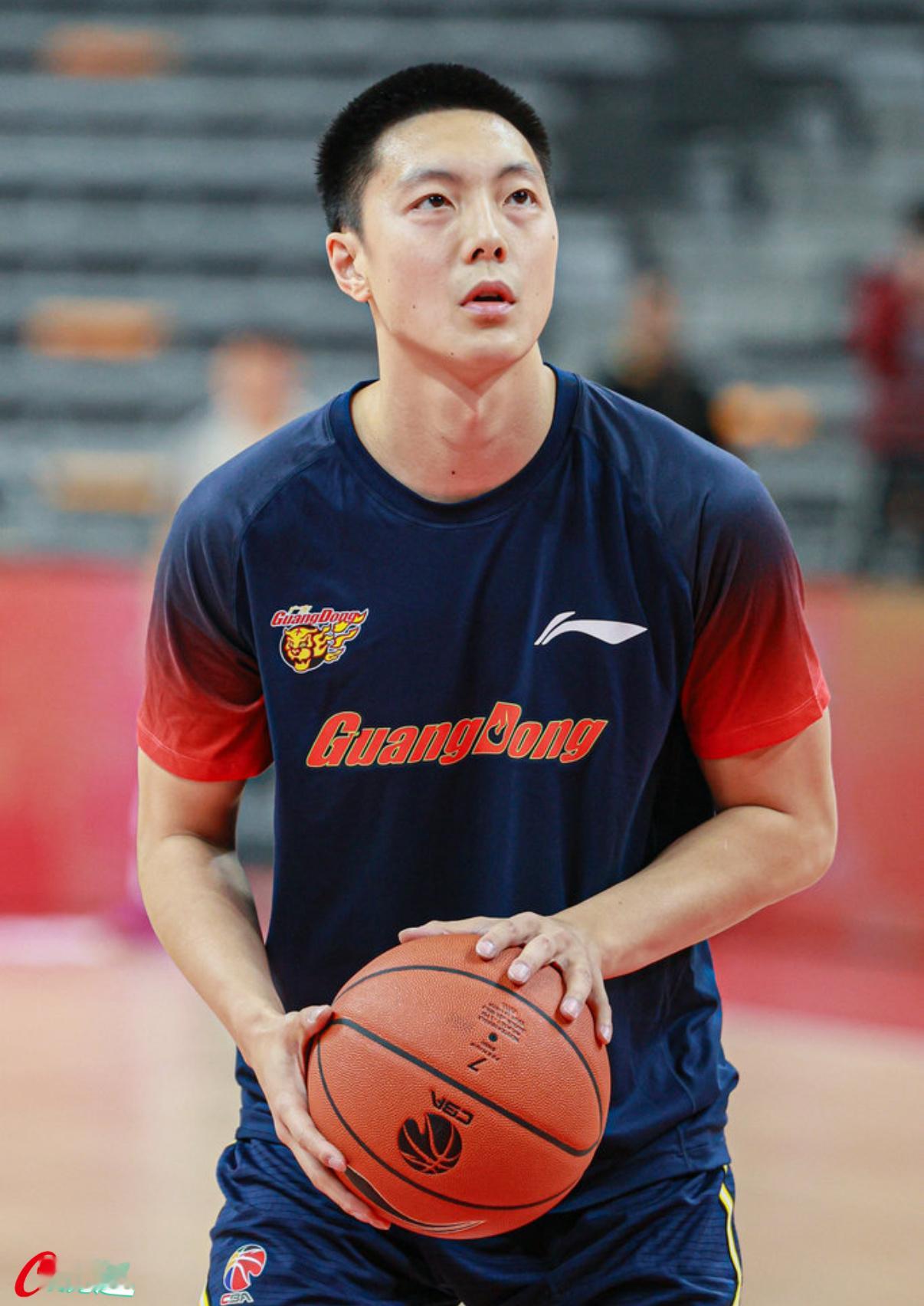 胡明轩 广东男篮vs同曦男篮 胡明轩 cba新赛季揭幕战 新赛季首战，广东男篮全