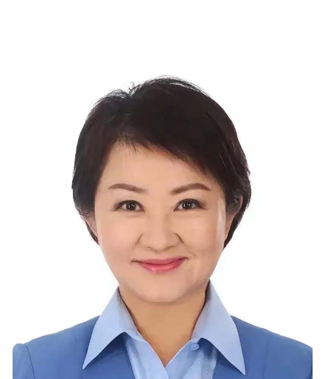 邱毅提议卢秀燕卸任前赴大陆交流，网友纷纷不买账。

一般地方首长想蹭访陆机会都得