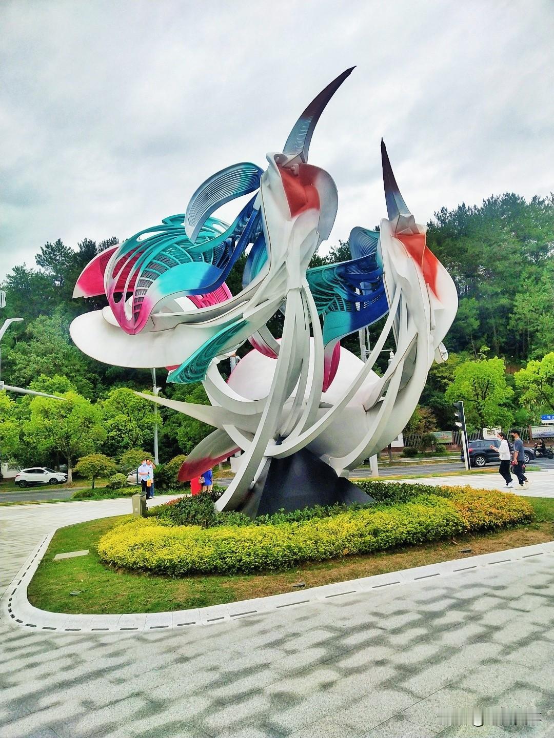 你知道00后为啥热衷于租房吗？
创作不易，敬请点赞关注今日吴事，让我们一同看看这