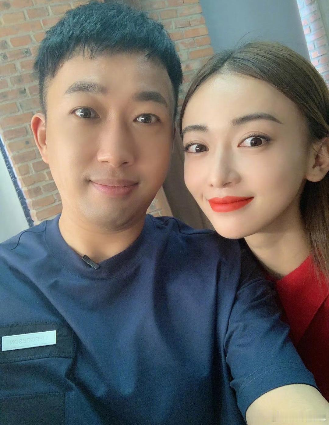 于正和陈哲远这梁子算是结下了。陈哲远和吴谨言还在合作拍戏，于正这么闹，真的好意思