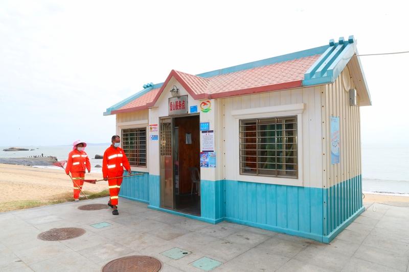 幸福是疲惫时爱人递上的一杯热茶，是失意时朋友鼓励的一个眼神，是过年时全家围坐的一