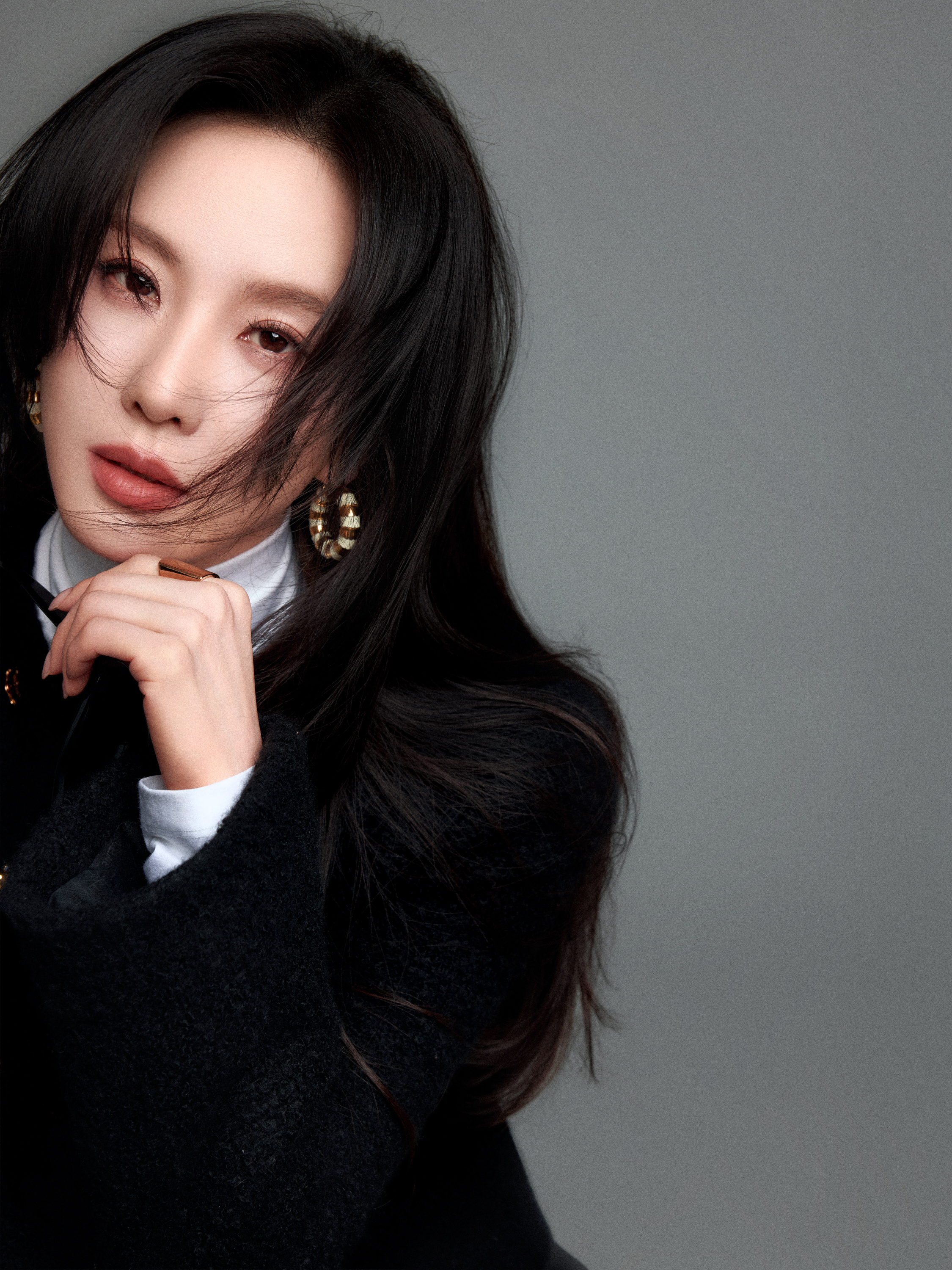 刘诗诗 时光淬炼，步履从容，定格利落姿态。