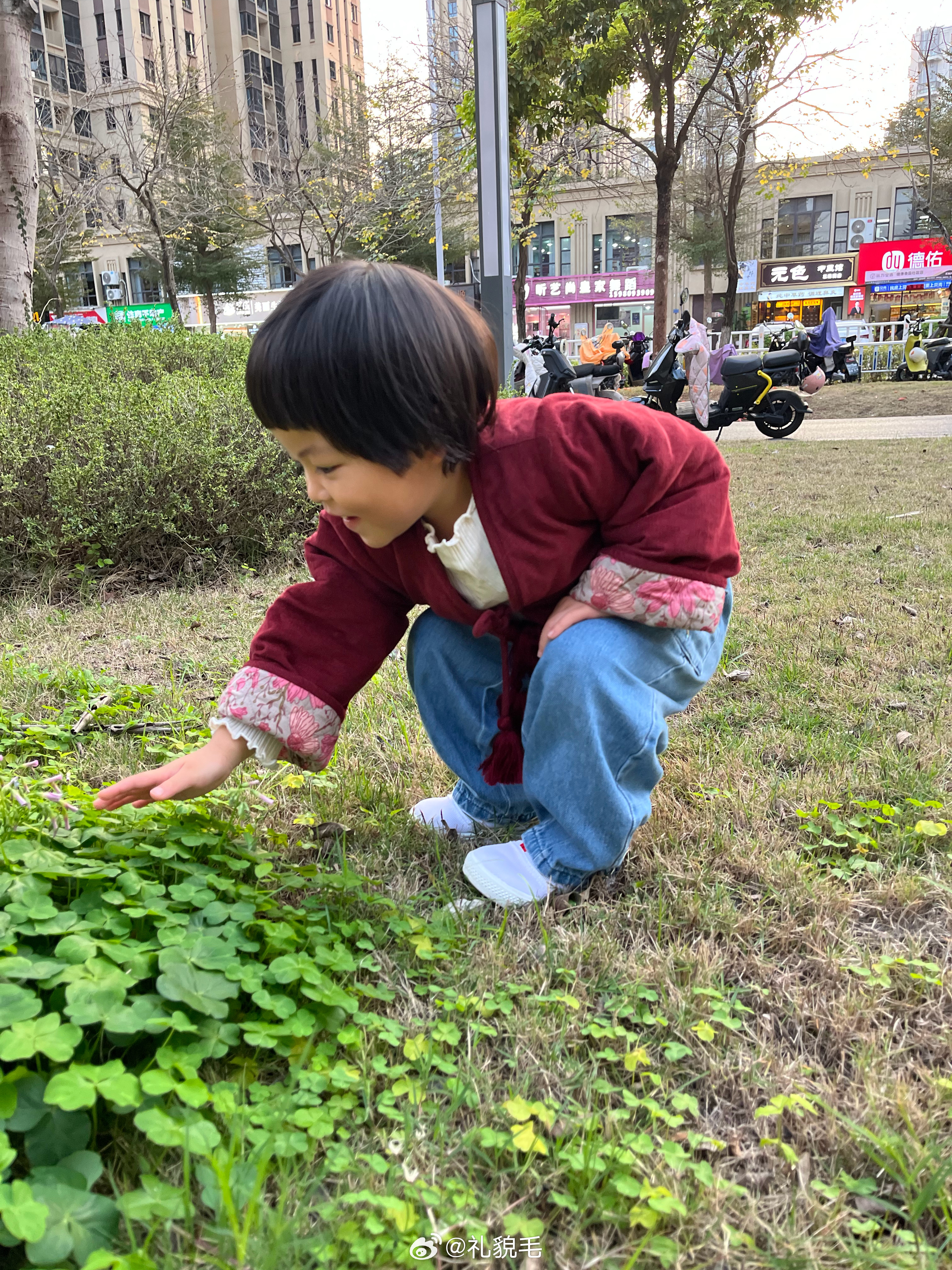 压压搭配今天发力了，穿出了这件外套有史以来的最佳风采…带娃随手拍