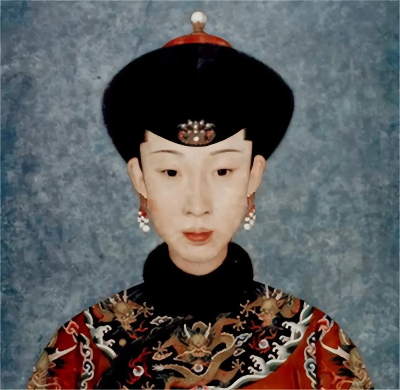 《如懿传》中的如懿被废自尽身亡后，海兰用这3招为如懿成功复仇

如懿断发身亡后，