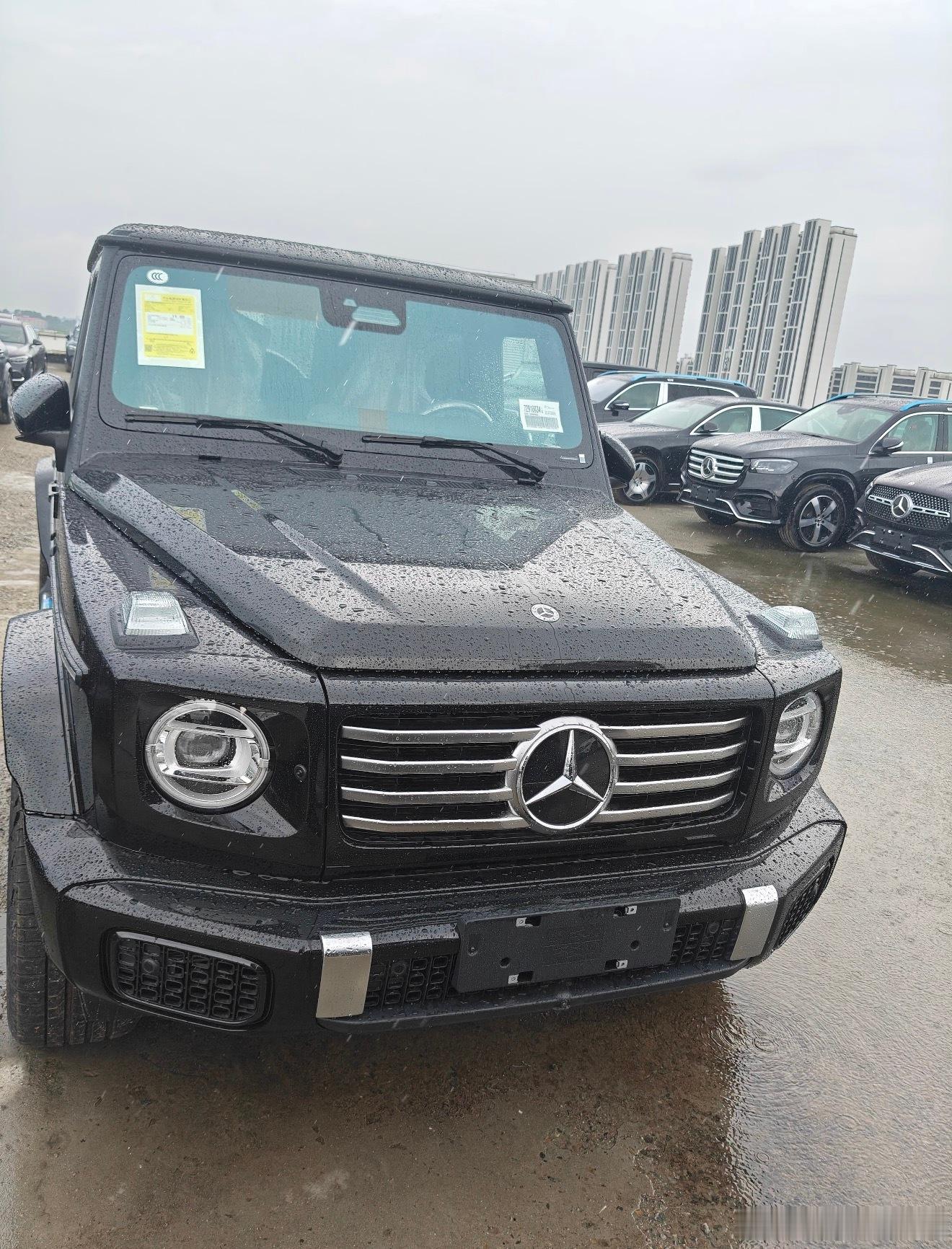奔驰G500 黑黑+AMG运动组件39300+舒适组件20300配置价19276