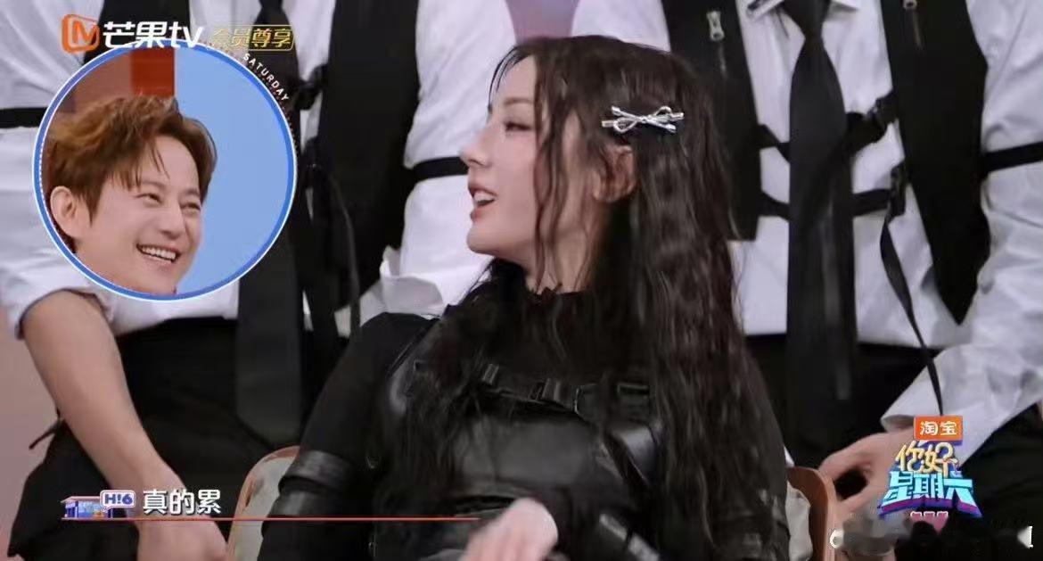 迪丽热巴人还在魂已经飘走了 你好星期六 热巴在《你好星期六》的状态太戳人！人坐着