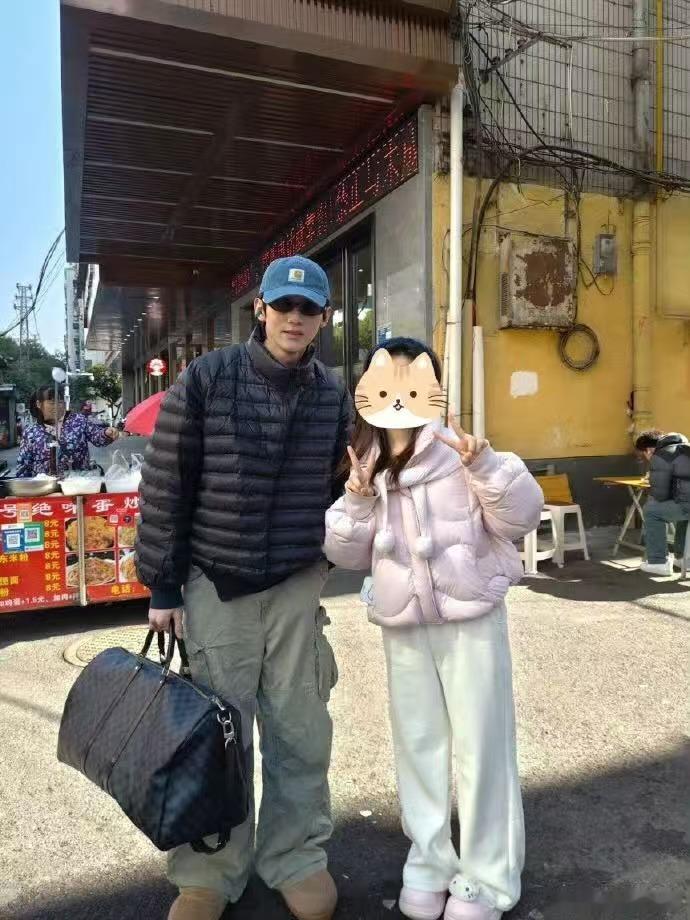 赖伟明回母校了路人偶遇赖伟明回母校路人偶遇赖伟明回母校，挺好挺好，