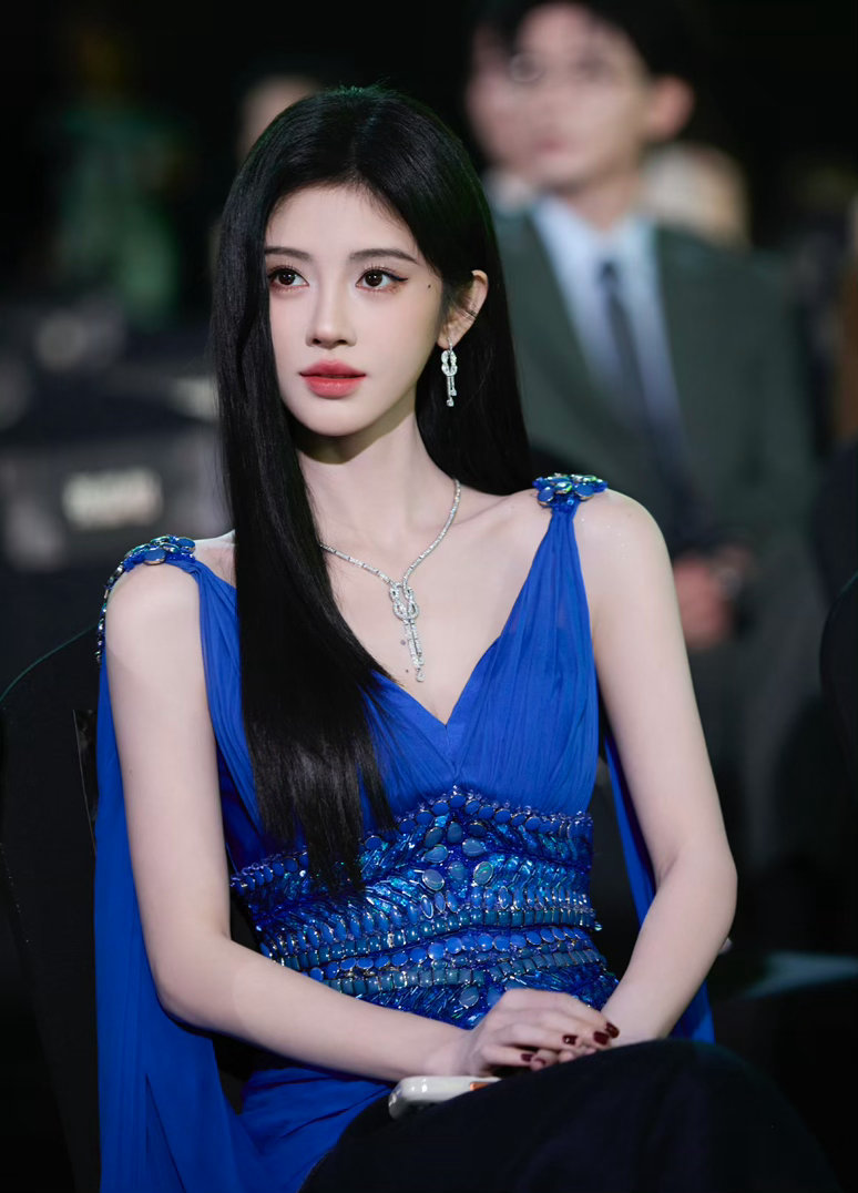 鞠婧祎  jjy鞠婧祎月鳞绮纪 jjy 鞠婧祎露芜衣我时常暴风暴雨 但你依然是我