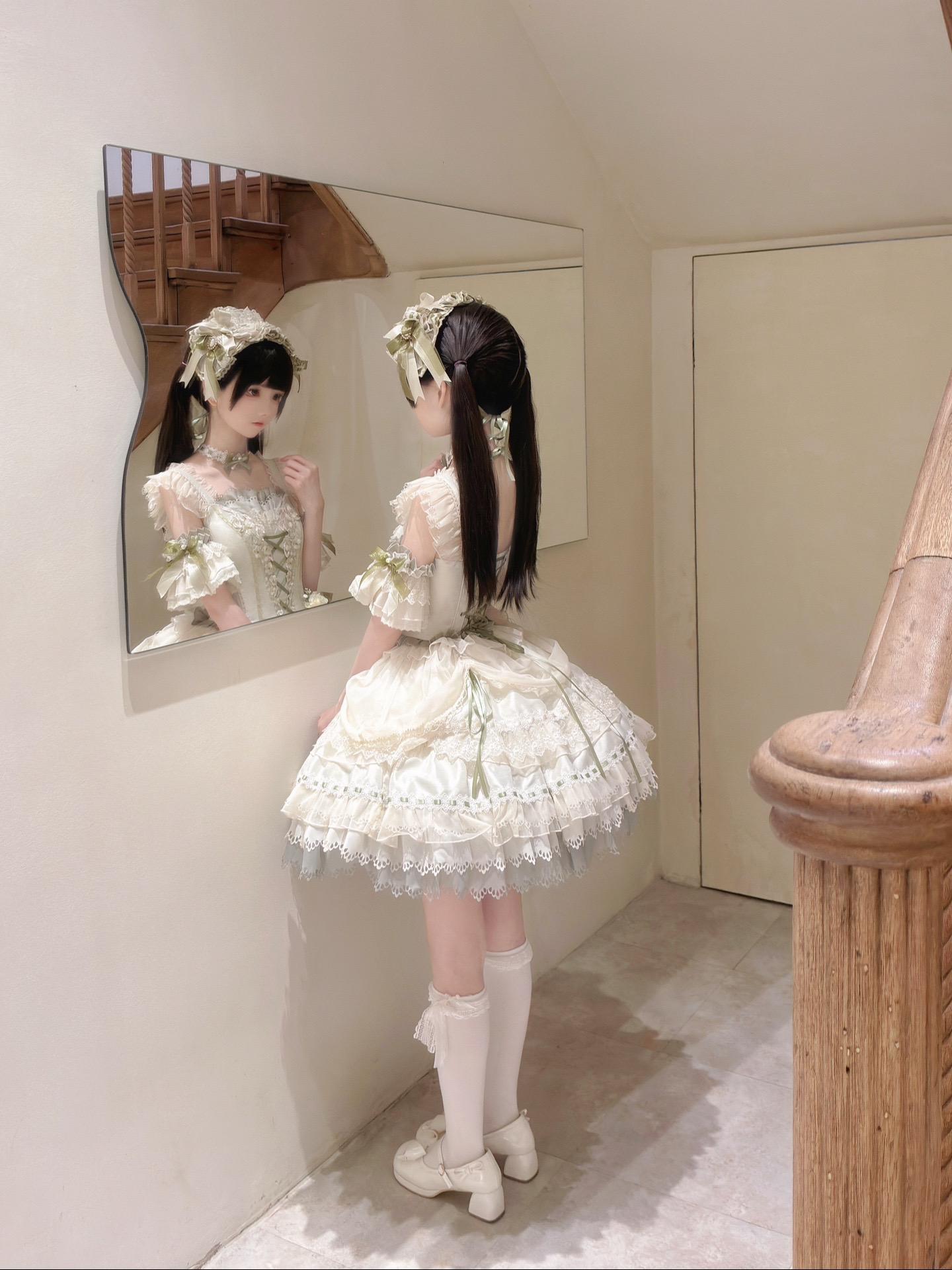 好久没见了 我头发变长了 脸还是圆圆的。脾气和之前一样