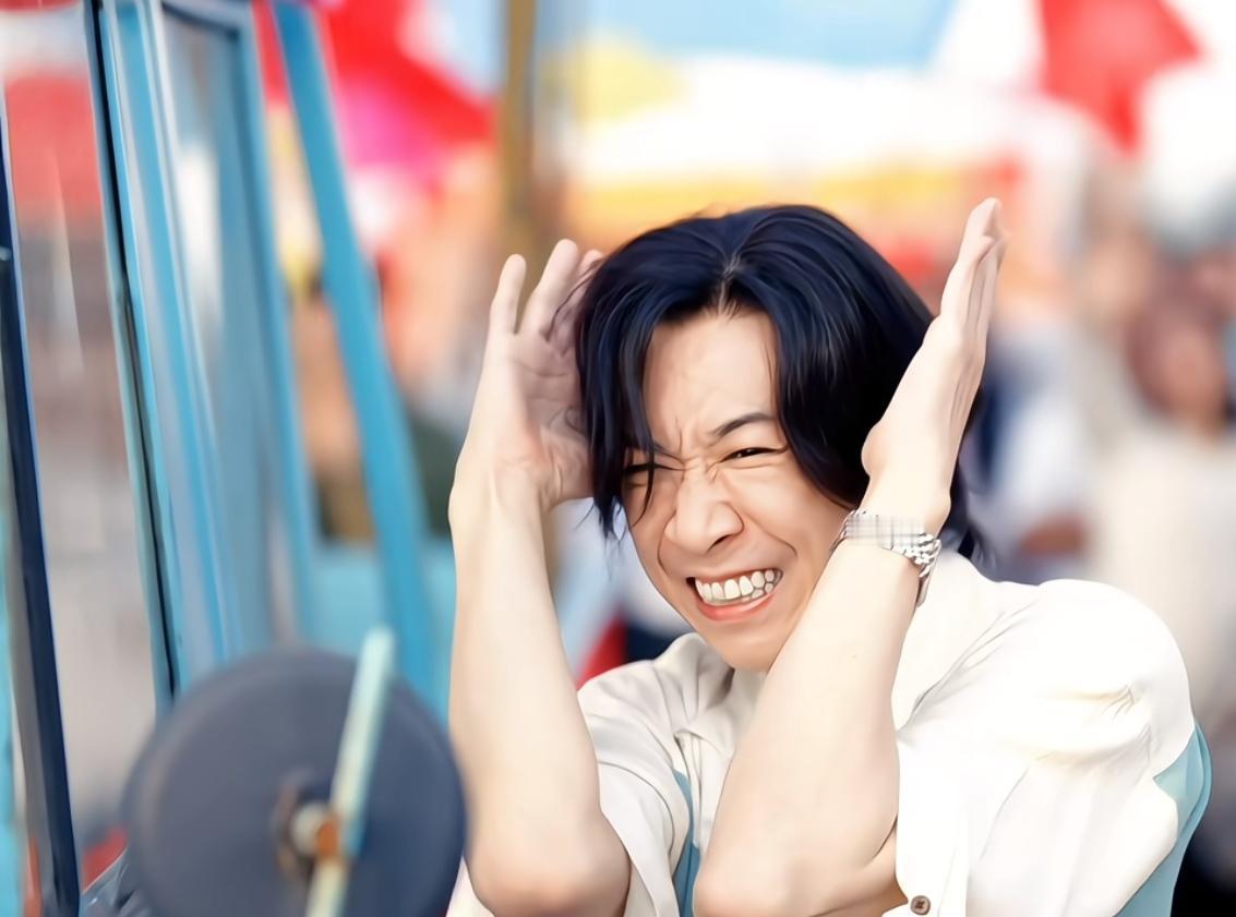 《小城大事》中最出彩的一个演员出现了。

这个人既不是剪了短发的赵丽颖。也不是胡