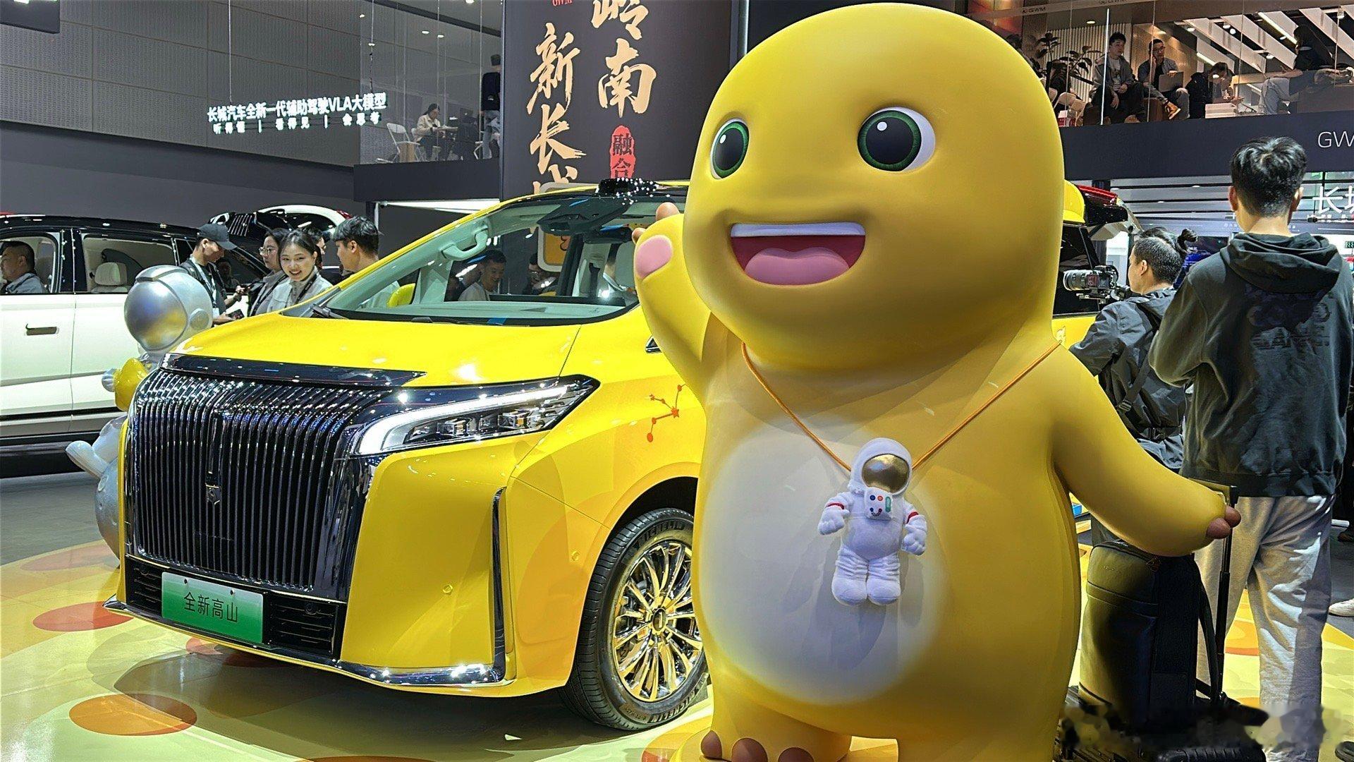 侯明昊的兵太有面了 