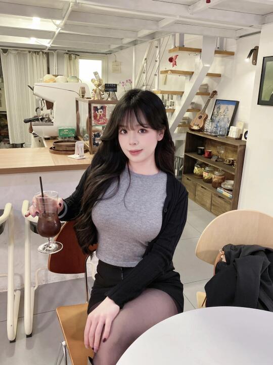 县城里很𝗖𝗵𝗶𝗹𝗹的小咖啡馆💭⸝⸝꙳🍵