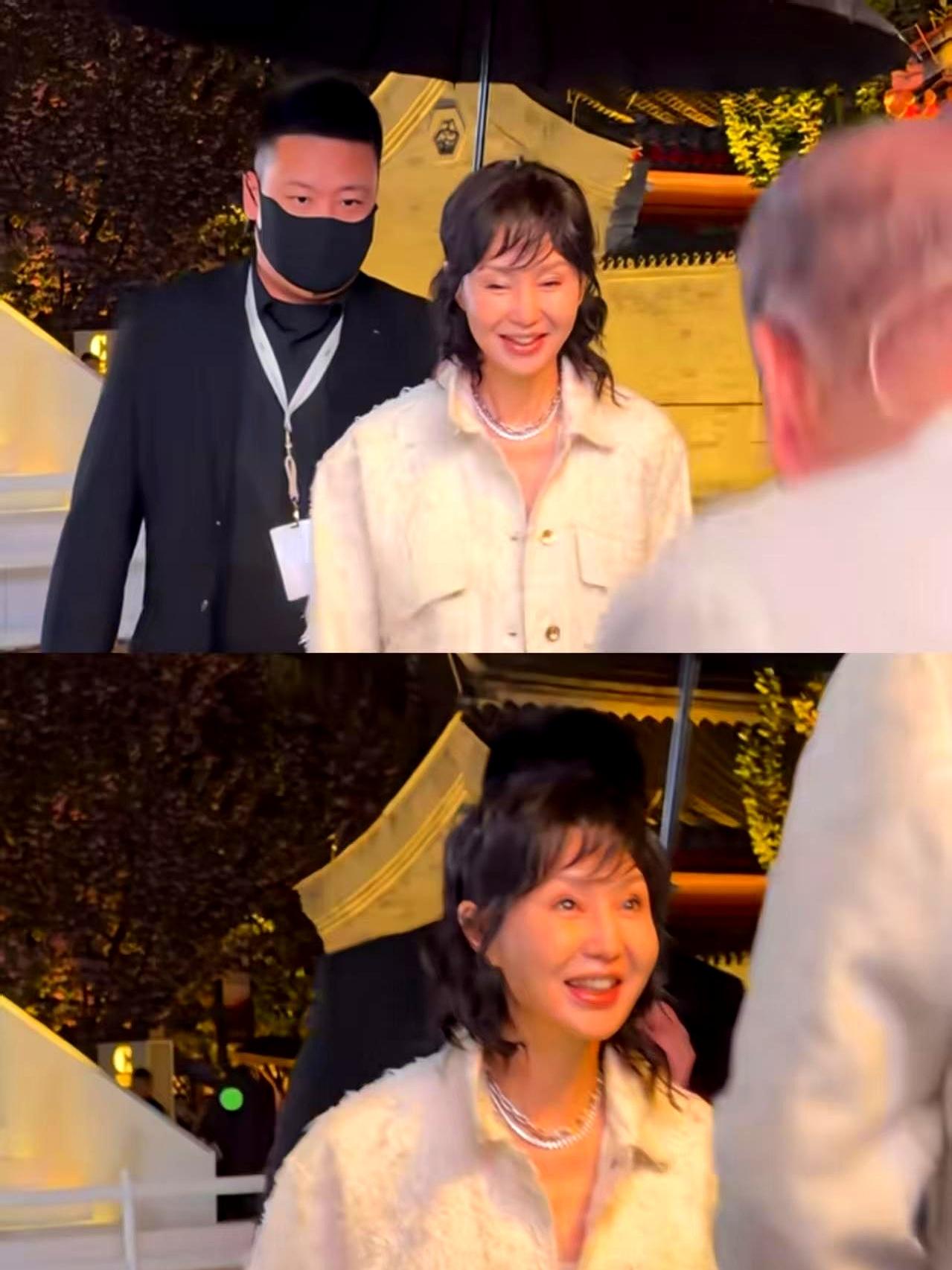 61岁的张曼玉被路人怼脸直拍，真实模样看愣了全场。
 

这次活动流出的全是原图