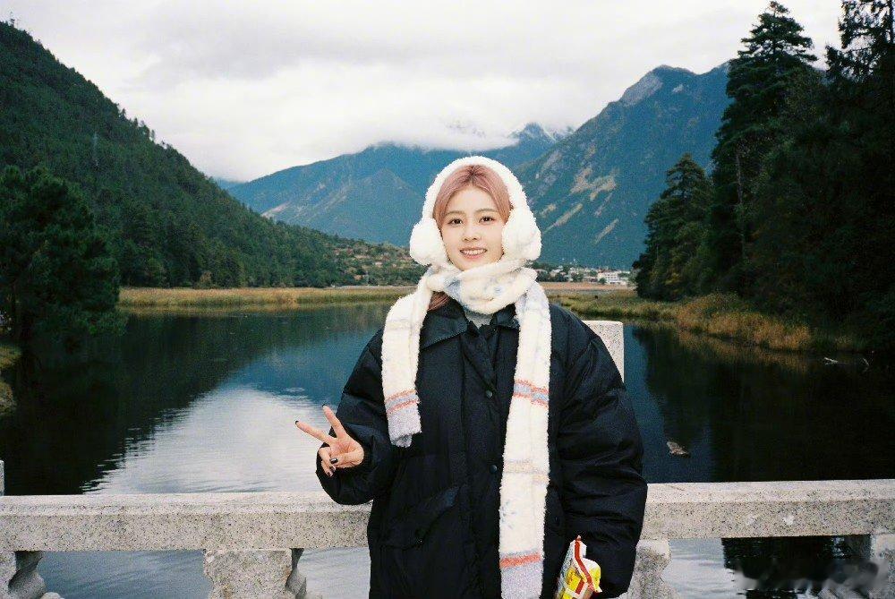 千万点赞睡衣转场是白鹿自己想的创意这条超级火的千万点赞睡衣转场视频是白鹿自己想的