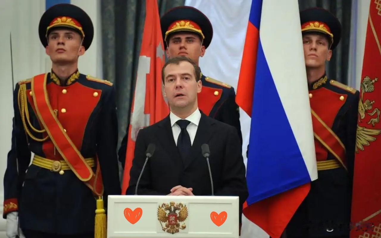 梅德韦杰夫这回算是彻底不装了，直接把窗户纸给捅了个稀巴烂！

前脚刚承认跟美国人