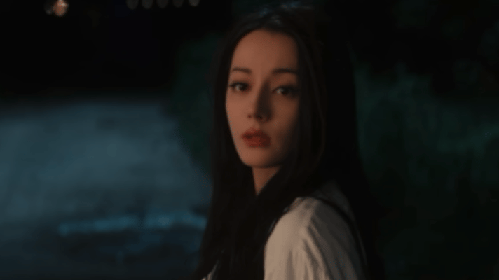 前一秒拔刀相向，下一秒并肩作战 