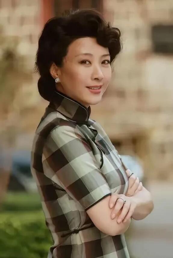她好美啊，无论是颜值还是身材，毫无疑问，她都是满分，感觉年龄在她面前只是数字的问